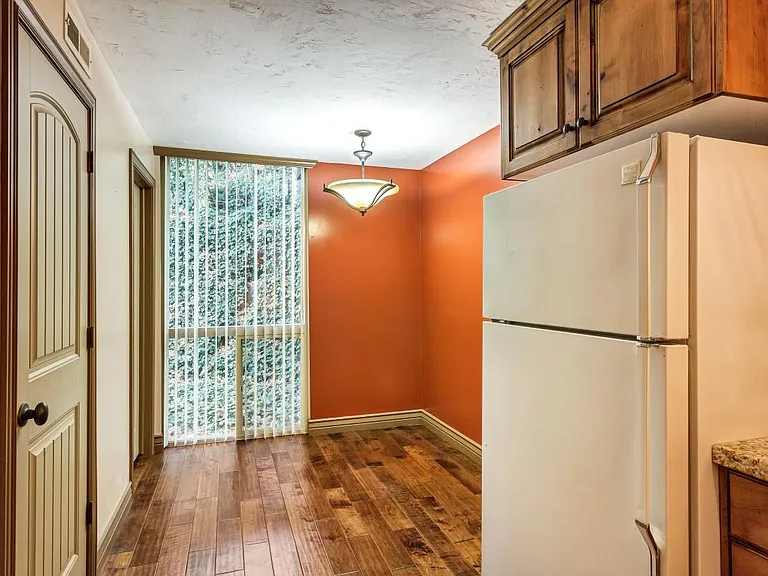 438 N Center St #305 — Photo 6