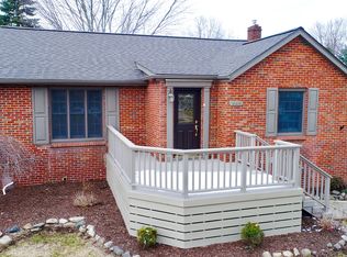 649 Troywood Dr, Troy, MI 48083