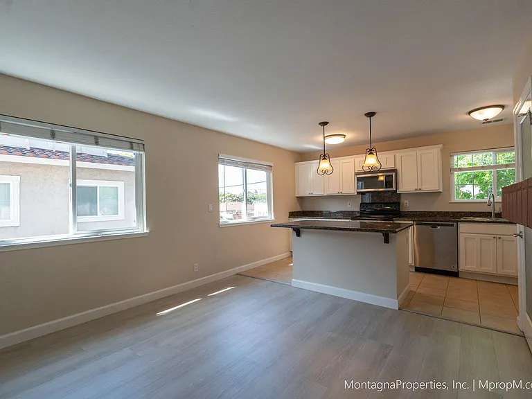 1461 Main St #1 — Photo 5