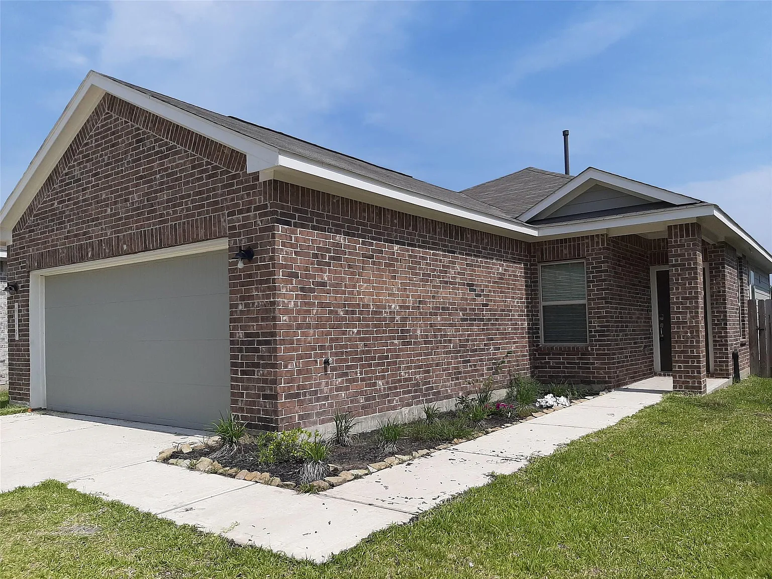3 bed, 2.0 bath, 1251 sqft, $1,695 — Photo 3
