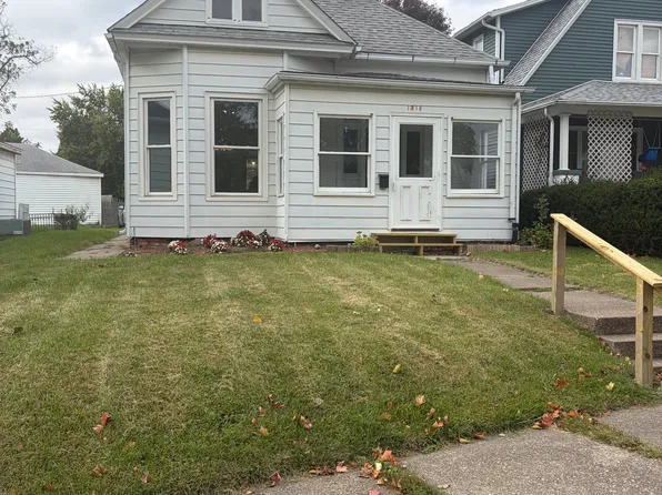 1316 Oak St, Muscatine, IA 52761