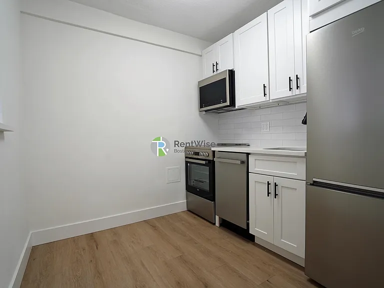 745 E 6th St #3 — Photo 6
