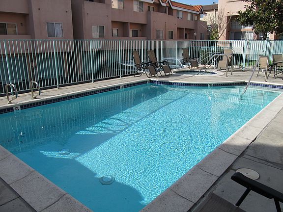 3rd image of 7320 Balboa Blvd Unit 117
