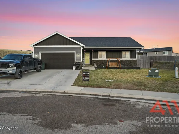 138 College Park Cir, Gillette, WY 82718