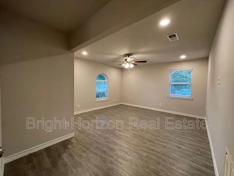 1017 Mullins St — Photo 5