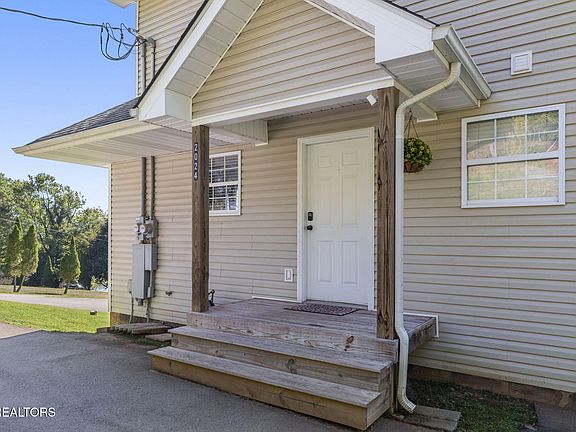 4th image of 2024 Park Ln