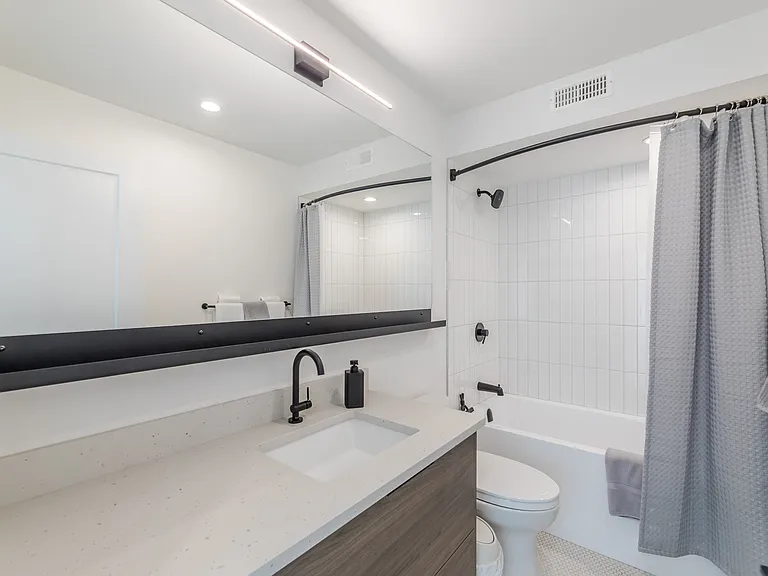 Landry Cres — Photo 13