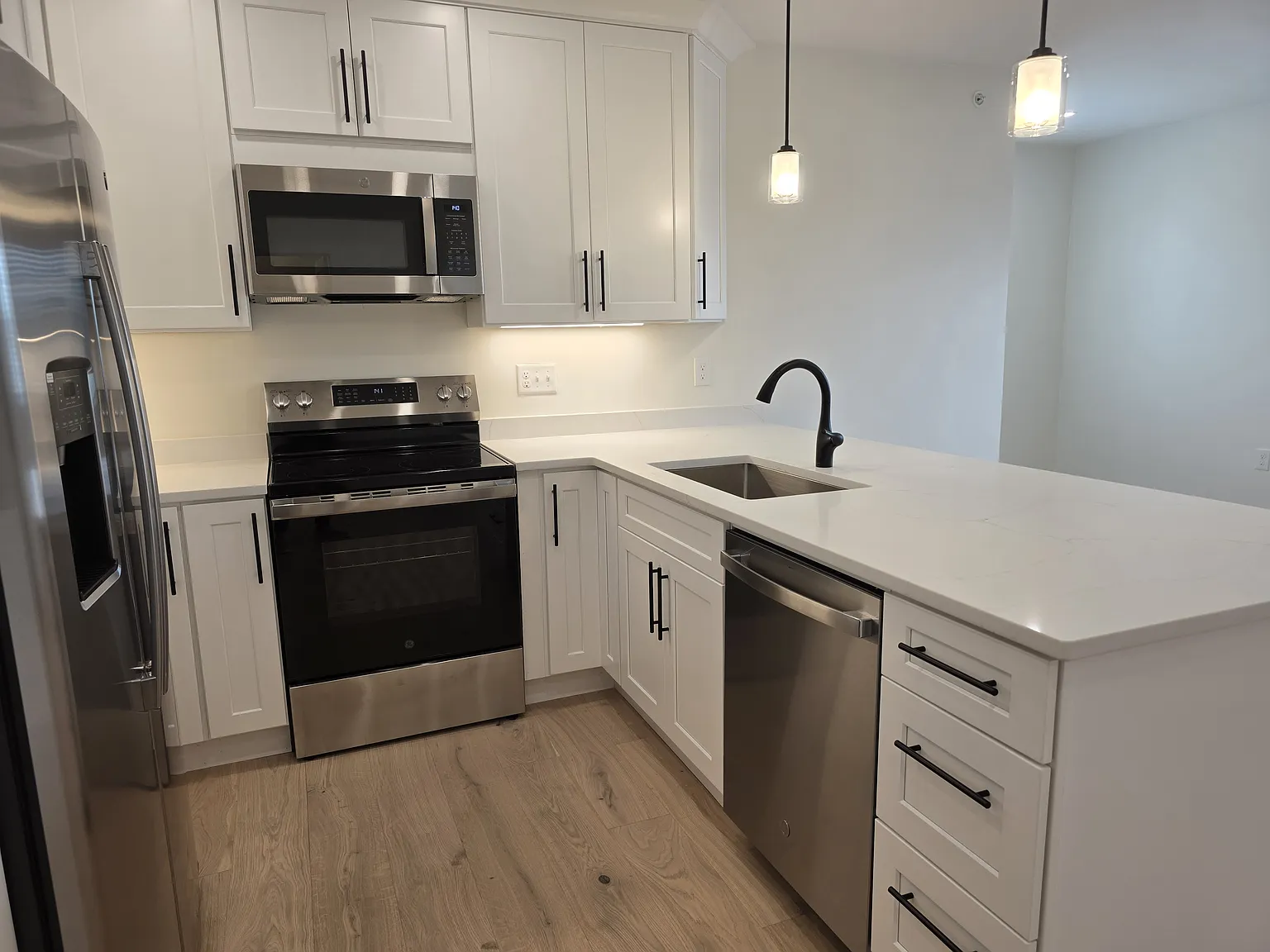 1 bed, 700 sqft, $2,800 — Photo 2