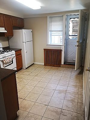 3rd image of 3917 Laurel Ave #1
