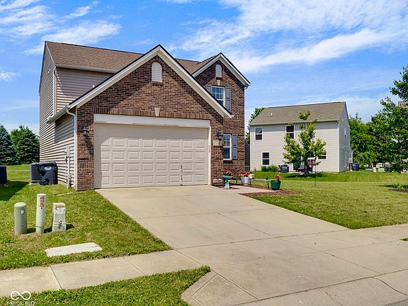 3rd image of 7716 Rose Ln