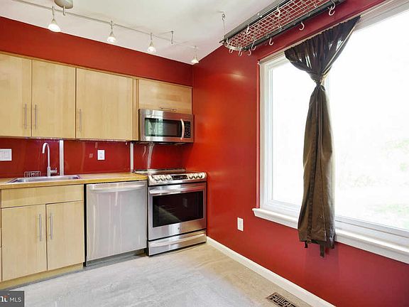 3rd image of 458 Knottwood Ct