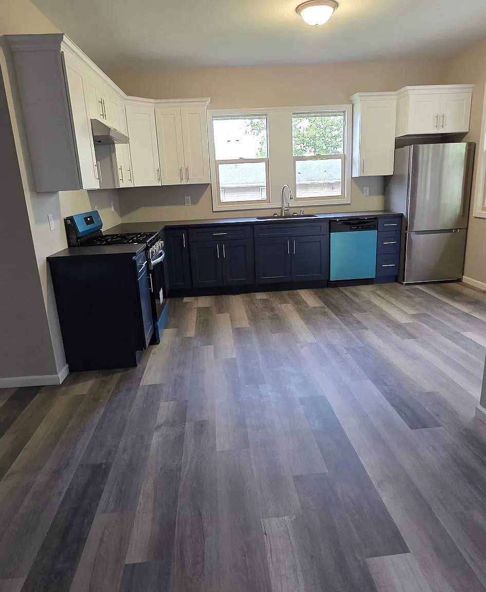 2530 Northwestern Ave — Photo 2