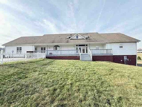 4th image of 176 Fox Ridge Rd