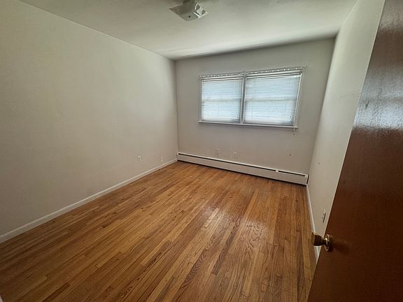 5th image of 248 Columbia Ave Floor 1