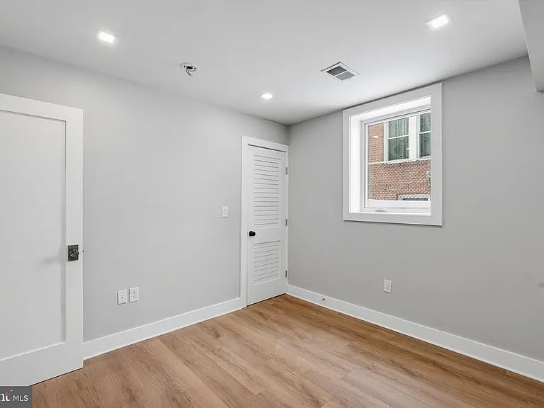 1301 Somerset Pl NW — Photo 8