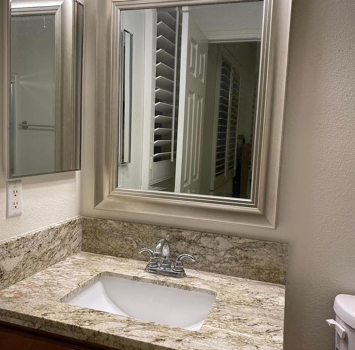 5 bed, 4300 sqft, $1,199 — Photo 3