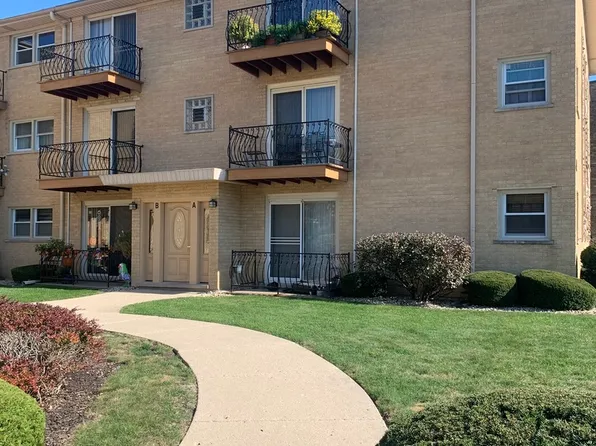 32 W Conti Pkwy APT 1A, Elmwood Park, IL 60707