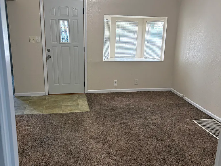 1204 S Noyes Blvd — Photo 4