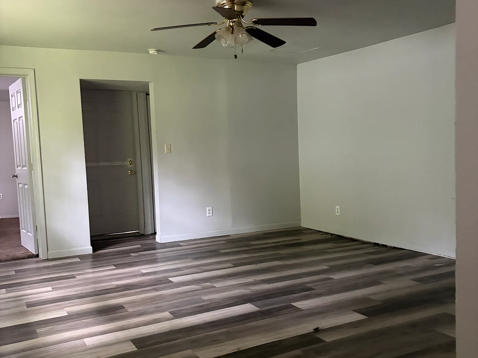 3 bed, $850 — Photo 1
