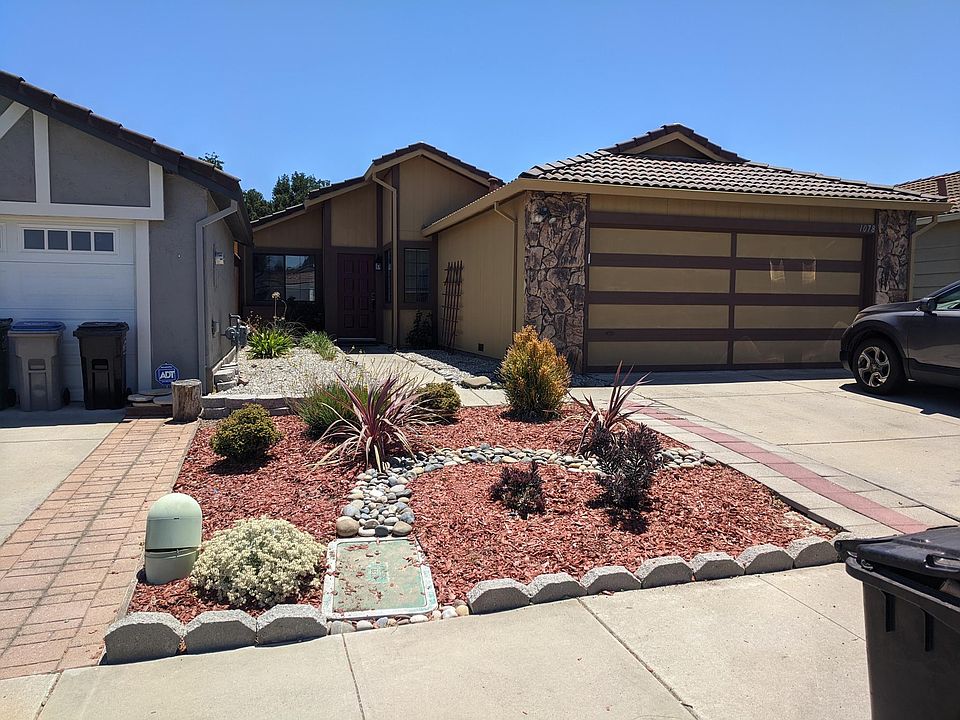 1st image of 1078 Minoru Dr