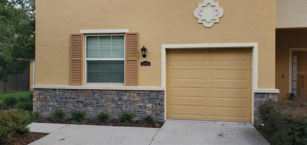 3 bed, 2.5 bath, 1704 sqft, $2,100 — Photo 4