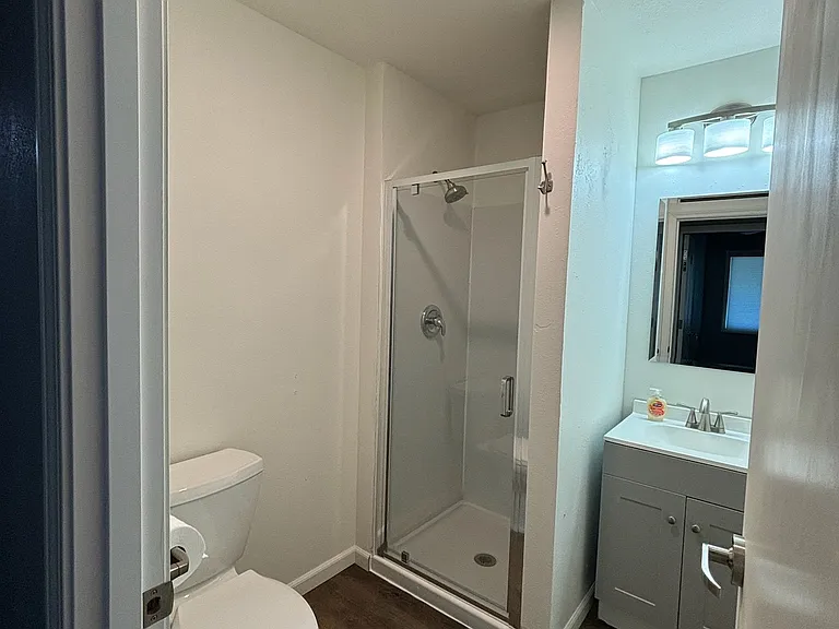 1111 NW 32nd St #6 — Photo 15