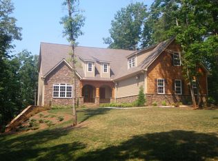 451 Shoals Rdg, Clarkesville, GA 30523