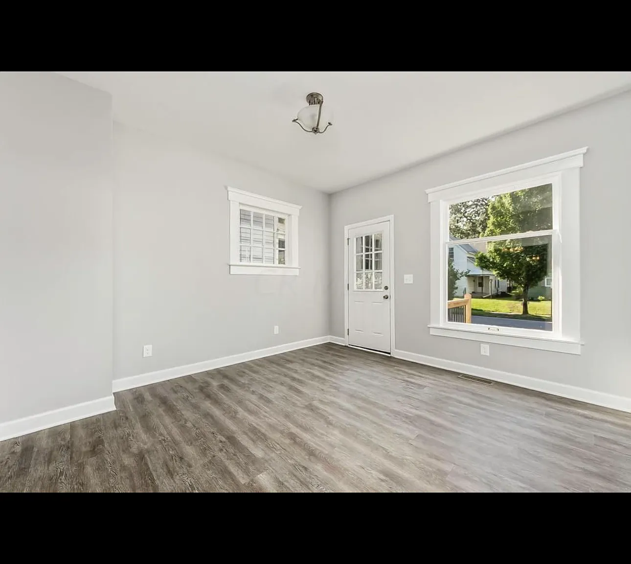 3 bed, 1040 sqft, $1,650 — Photo 3