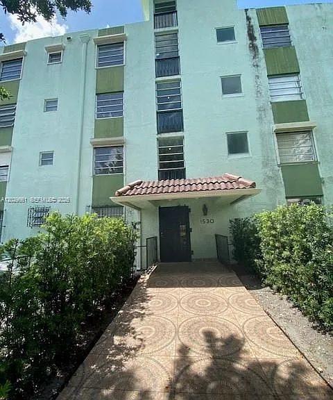 1530 SW 2nd St #101 — Photo 1