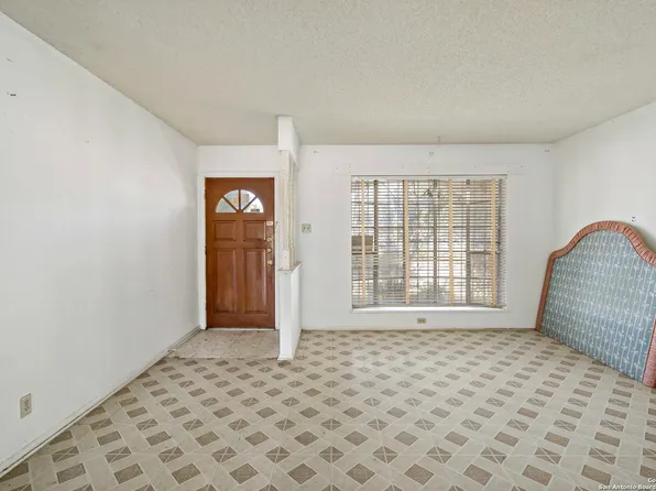 6610 Cloverbend St, San Antonio, TX 78238