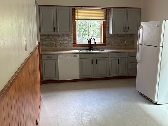 5th image of 32 Kenefick Ave #1