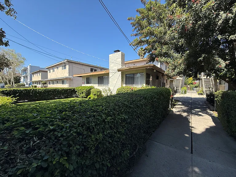 15025 Burbank Blvd #2 — Photo 3