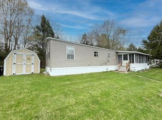 35 Round Stone Rd, Mount Vernon, ME 04352