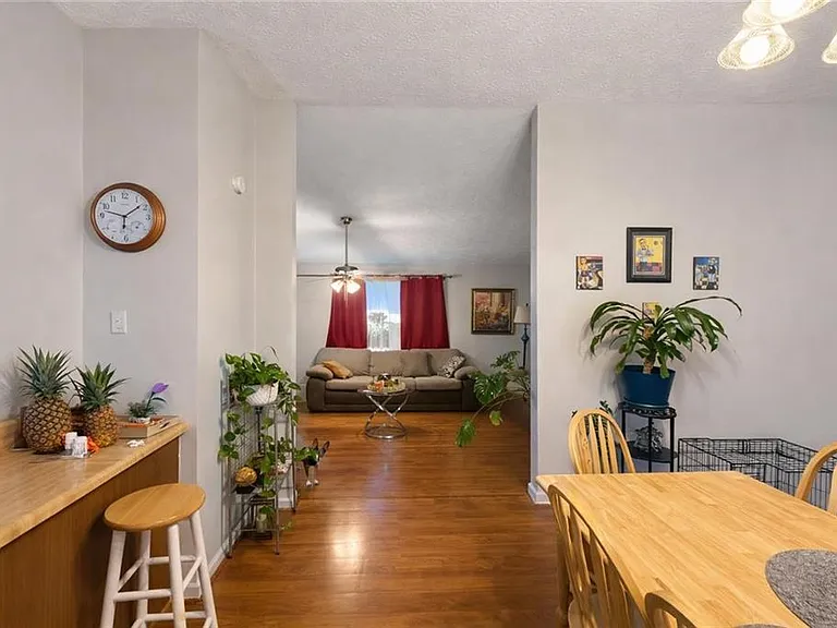 1136 Samuel Dr — Photo 5