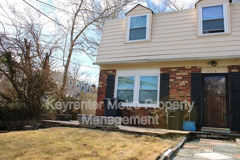 3 bed, 1.5 bath, 1250 sqft, $2,250 — Photo 1