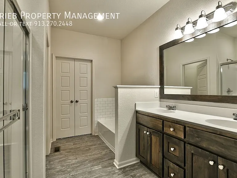 584 S Poplar St — Photo 28