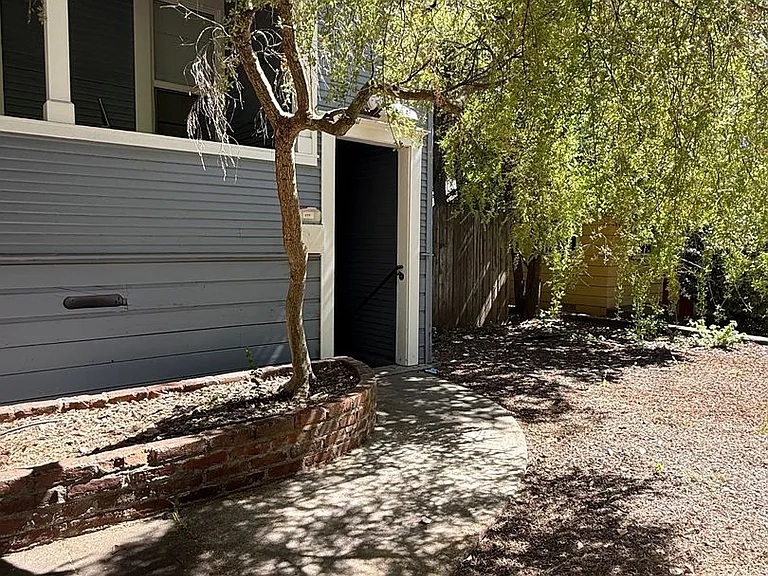 261 E 1st Avenue — Photo 2