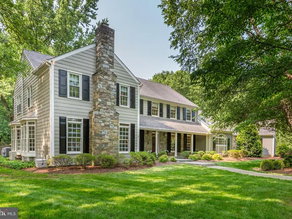 9203 Oaklyn Ter, Rockville, MD 20854