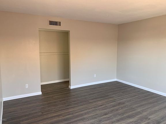 2nd image of 1204 E Glade Ave