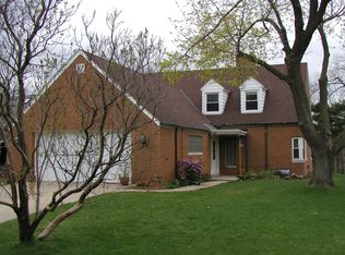 1330 Oakcrest Ct, Appleton, WI 54914