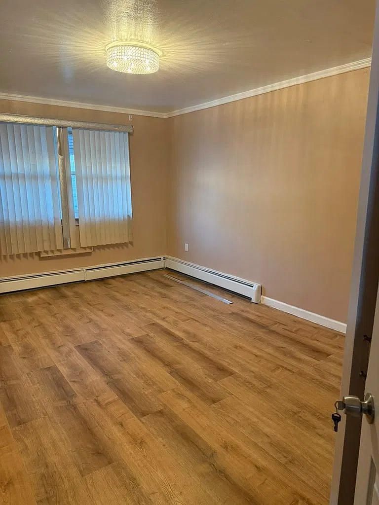 3 bed, $3,800 — Photo 1