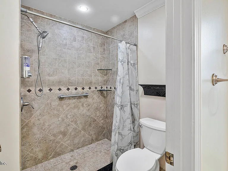 2456 Lorraine Ct — Photo 20
