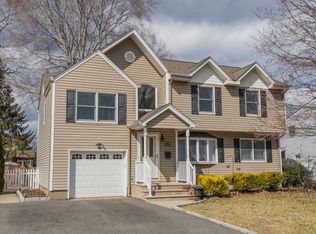 263 Hayes Dr, Saddle Brook, NJ 07663