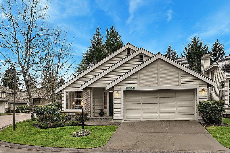 Desirable rambler home. Move-In-Ready. Easy to Lock 'n Go.