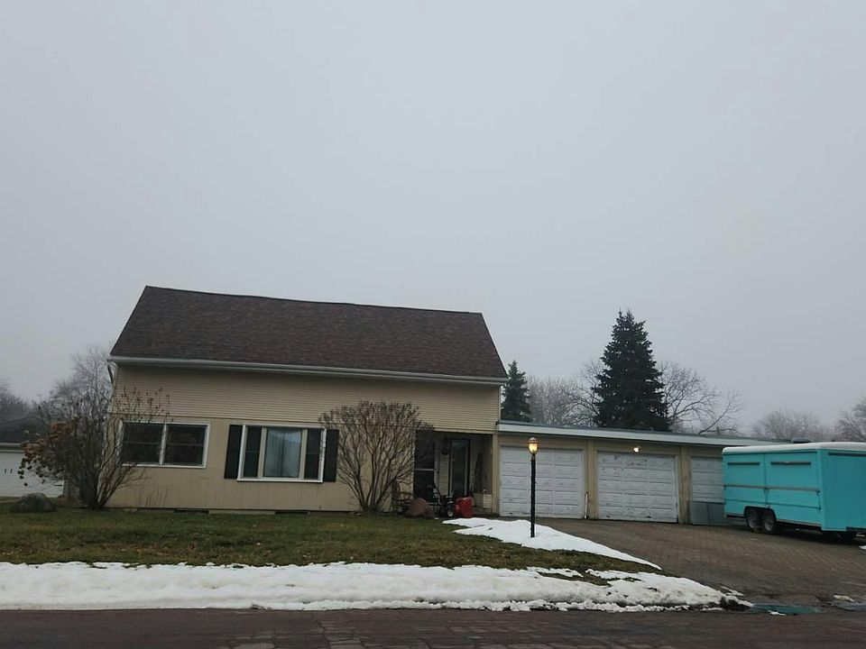 1st image of 109 S 6th St