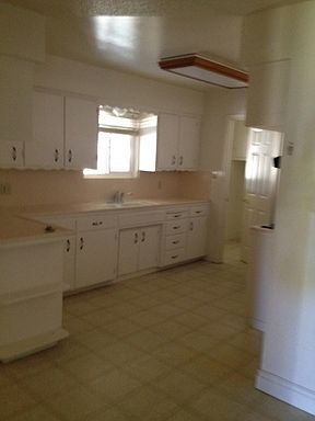 5th image of 214 N Santa Rita St