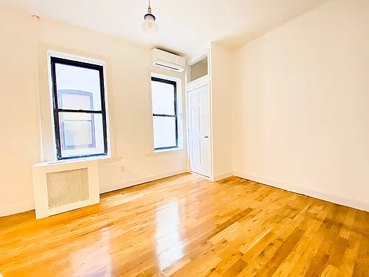 Rented by Compass | media 23