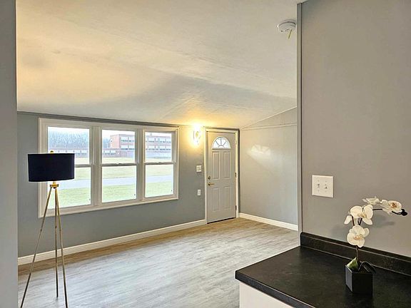 4th image of 438 Highland Ave