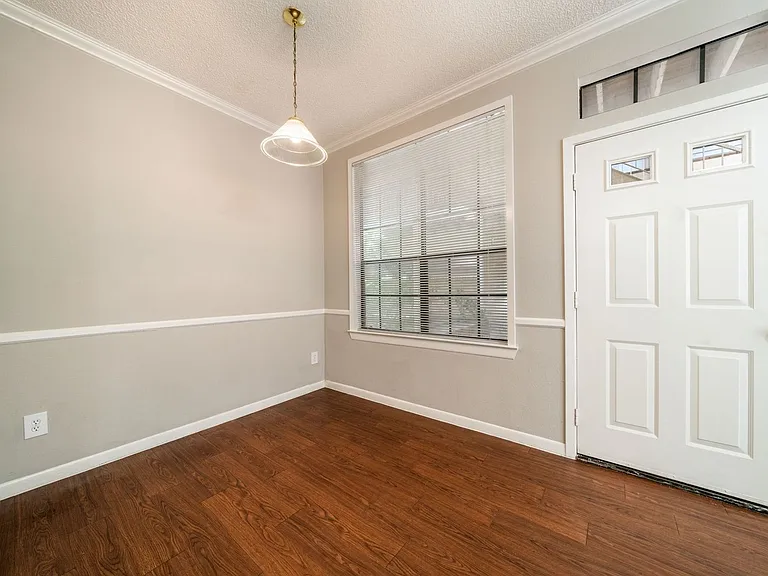 2300 Leon St #101 — Photo 11
