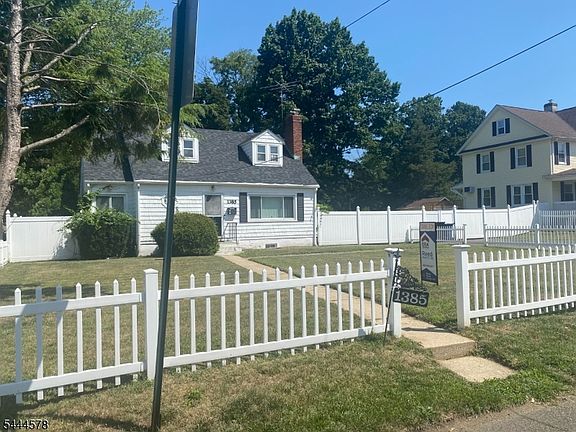 5th image of 1385 Belleview Ave